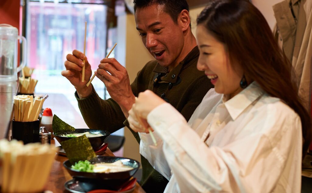 ラーメンプロでは、業務用ラーメンスープの仕入れ、麺の仕入れ、チャーシューの仕入れなど、全国各地のラーメン店へのラーメン食材卸を行っております。また、ラーメン屋の独立開業支援、ラーメン屋開業ノウハウ、のれん分け-多店舗展開、ラーメン屋フランチャイズ展開のお手伝いをしております。らーめんの事ならラーメンプロにお任せ下さい！ラーメン屋開業独立サポート無料コンサルティングラーメンプロ- らーめん仕入れ、ラーメンの仕入れ、ラーメン屋の独立開業-フランチャイズ展開はラーメンプロにお任せ下さい！